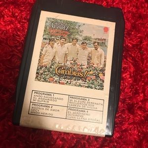 Wicho Alvarez con cumbias 8 track tape
